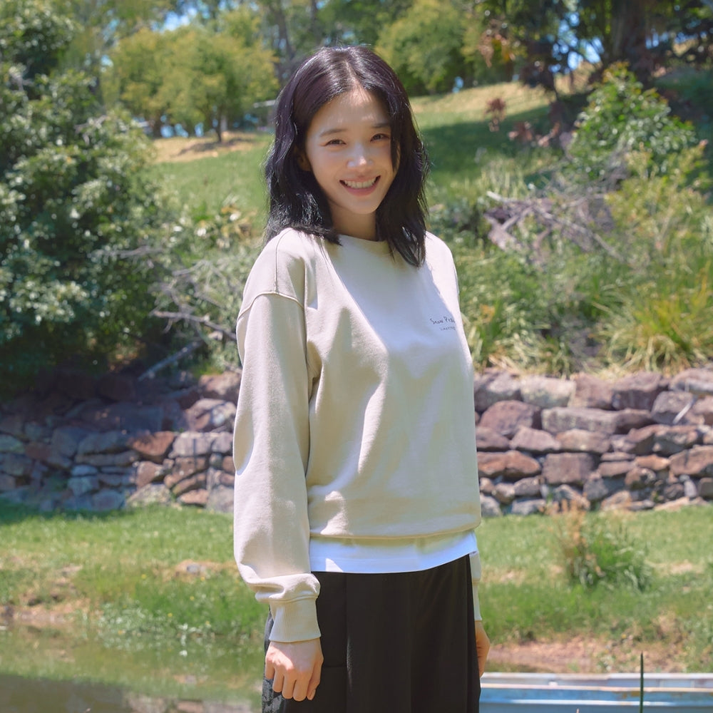 여성 가드닝 그래픽 세미크롭 맨투맨 Light Beige
